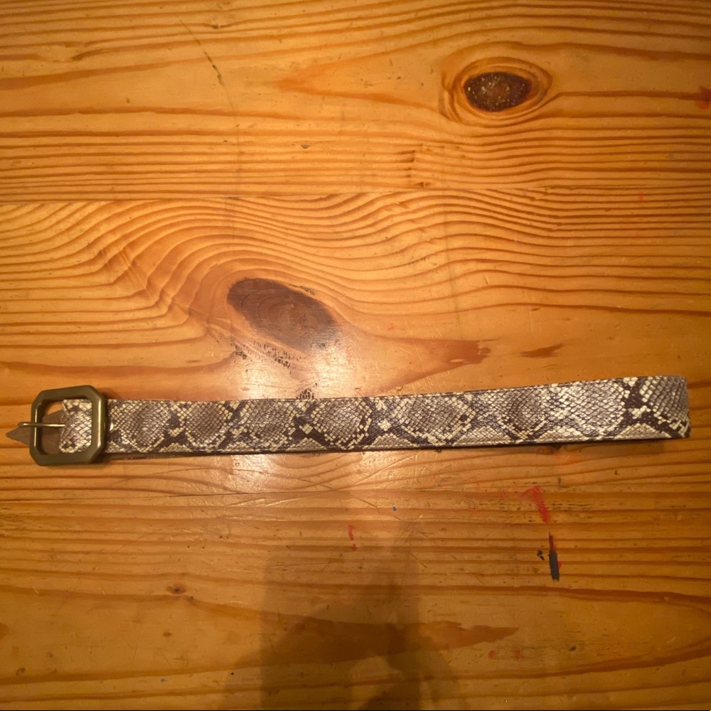JJ Winters mini Kylie leather belt. Size small